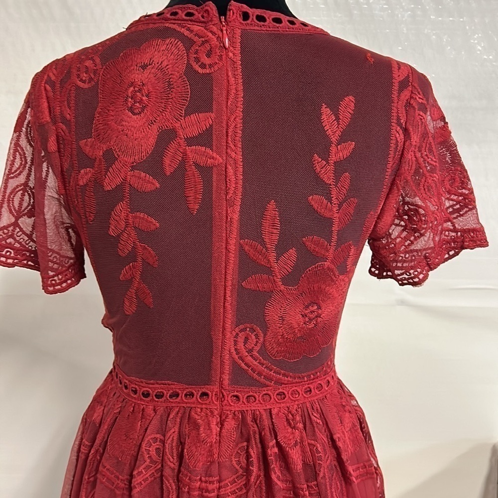 Lace dress with built in bodysuit - Picture 6 of 13